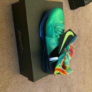 Kevin Durant Weatherman size 12 new with box.